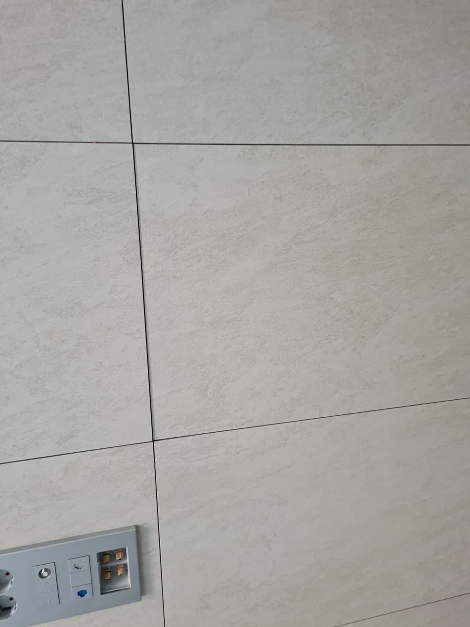 이천 아트월 타공자국 복원, 벽걸이 TV 해체 자국 감쪽같이