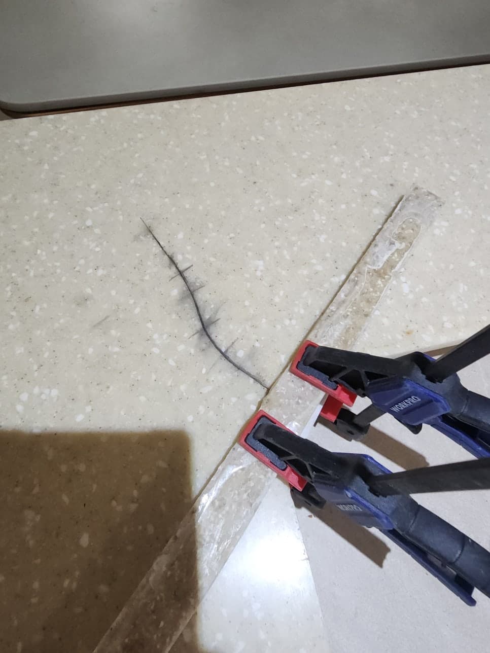 목동 상판 크랙 복원, 하이라이트 주변 균열을 감쪽같이 완성 사진 2