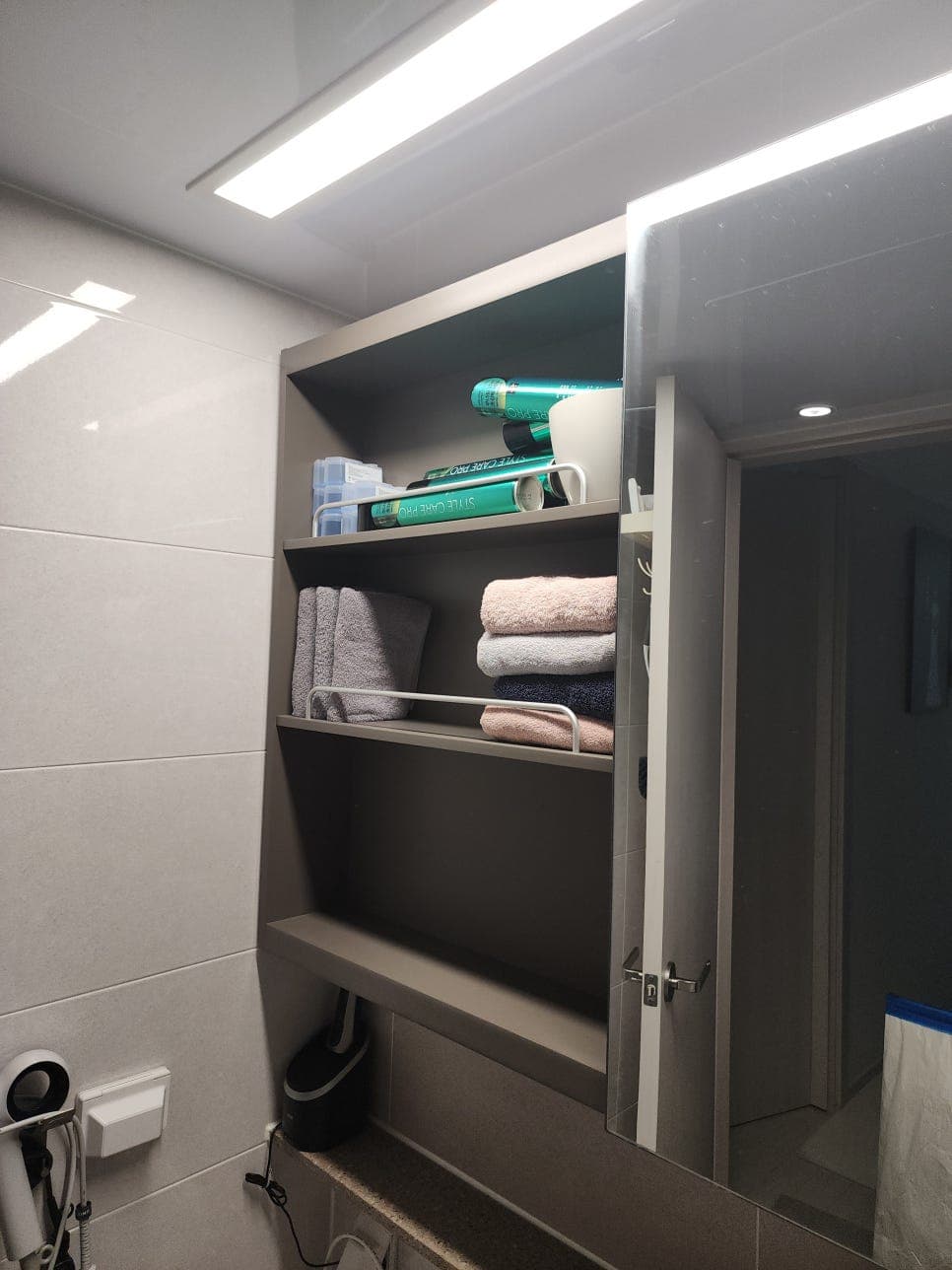 파주 슬라이딩 거울장 교체, 깨진 욕실 거울 새로 제작 완성 사진 2